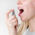 Spray do ust o smaku mięty, orzeźwiający oddech na potrzeby seksu oralnego