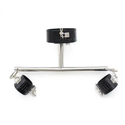 Zestaw wiązań BDSM z kajdankami na nadgarstki, kołnierzem i prętem, czarny