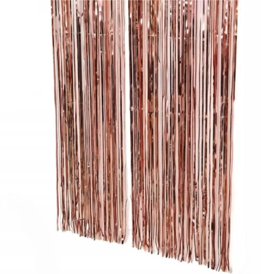 Elegancka kurtyna dekoracyjna w kolorze rose gold do sesji zdjęciowych i przyjęć