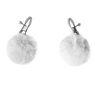 Zaciski na sutki z regulacją, białe z futrzanymi akcentami, eleganckie i praktyczne