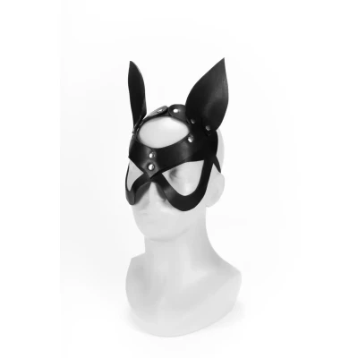 Elegancka maska damska z metalowymi ćwiekami, komfortowy dodatek na imprezy tematyczne