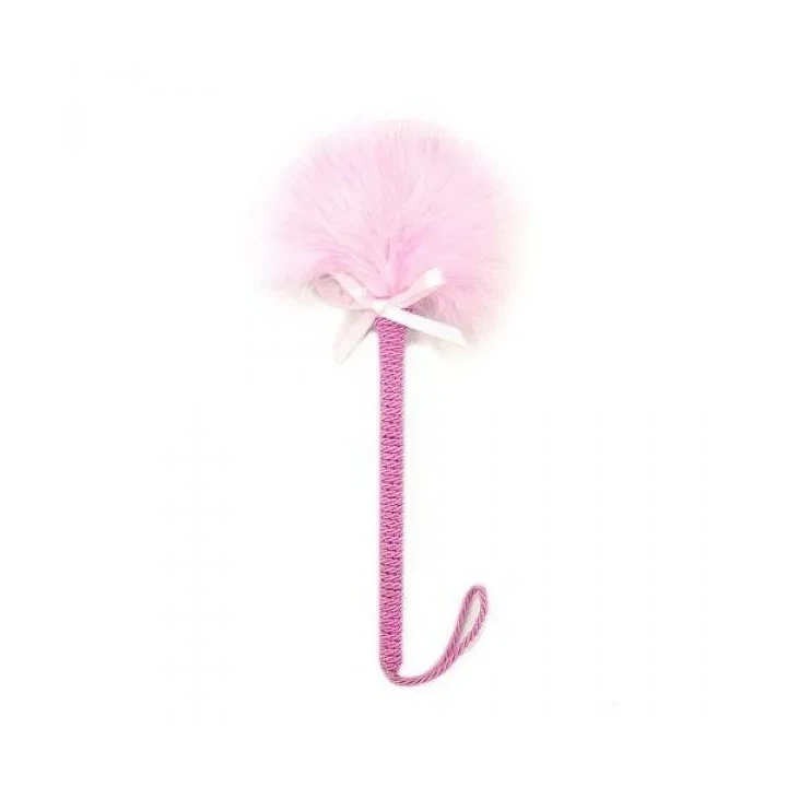 Różowy piórkowy duster do skóry – elegancki akcesorium do stymulacji i relaksu