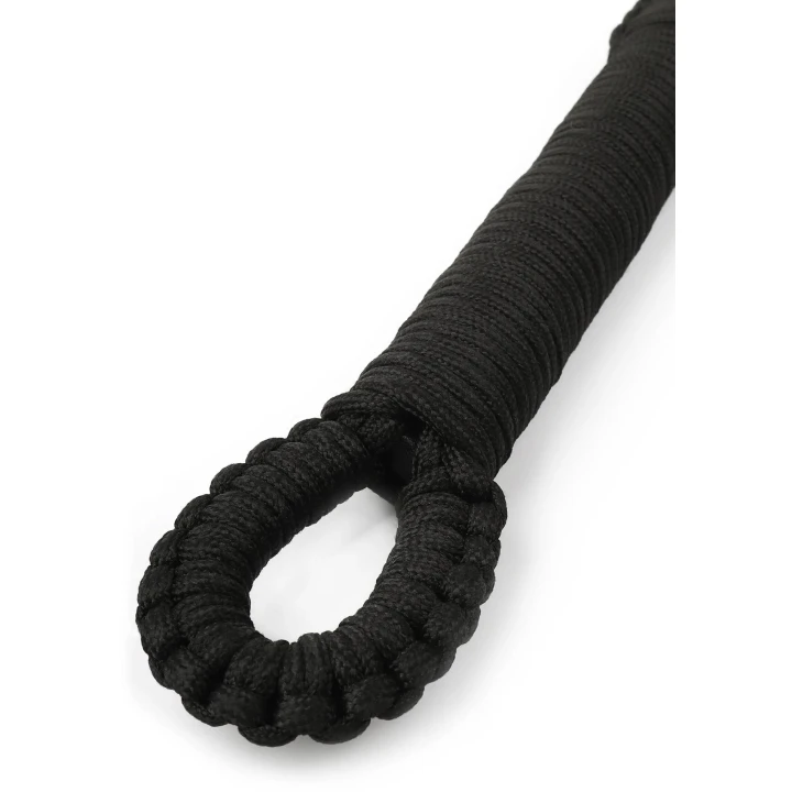 Flogger z ręcznie plecionych nylonowych lin w czarnym satynie - luksusowe akcesorium bondage