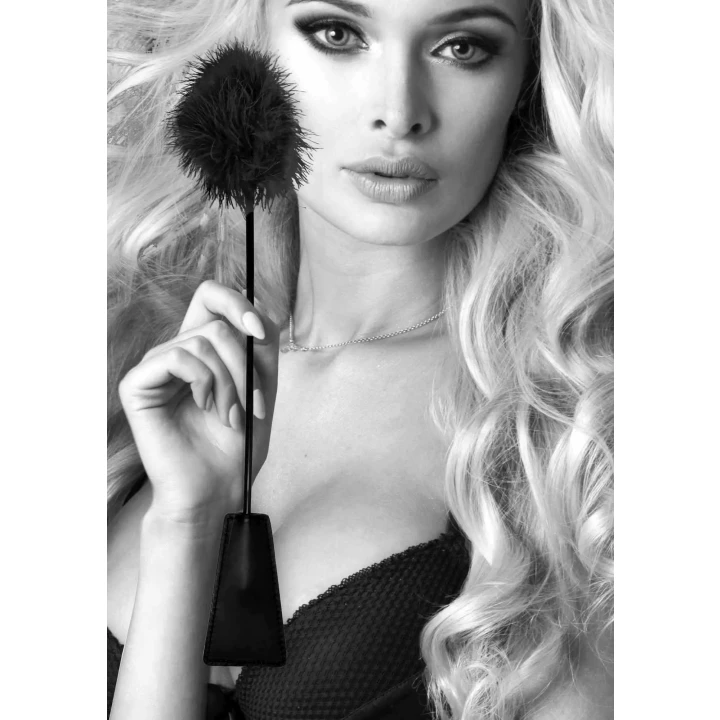 Pejcz z piórkami - akcesorium BDSM dla doświadczonych i początkujących entuzjastów