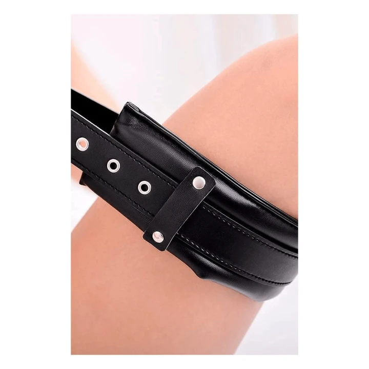 Zestaw ograniczeń do BDSM z regulowanym pasem na szyję i uda, czarny