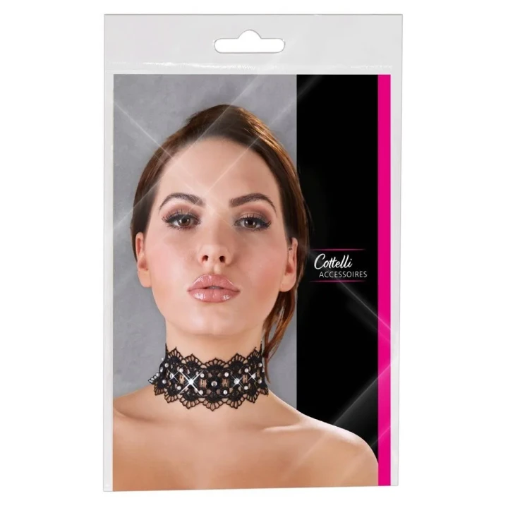Naszyjnik choker haftowany z perłami i dżetami, czarny, elegancki, nowoczesny design