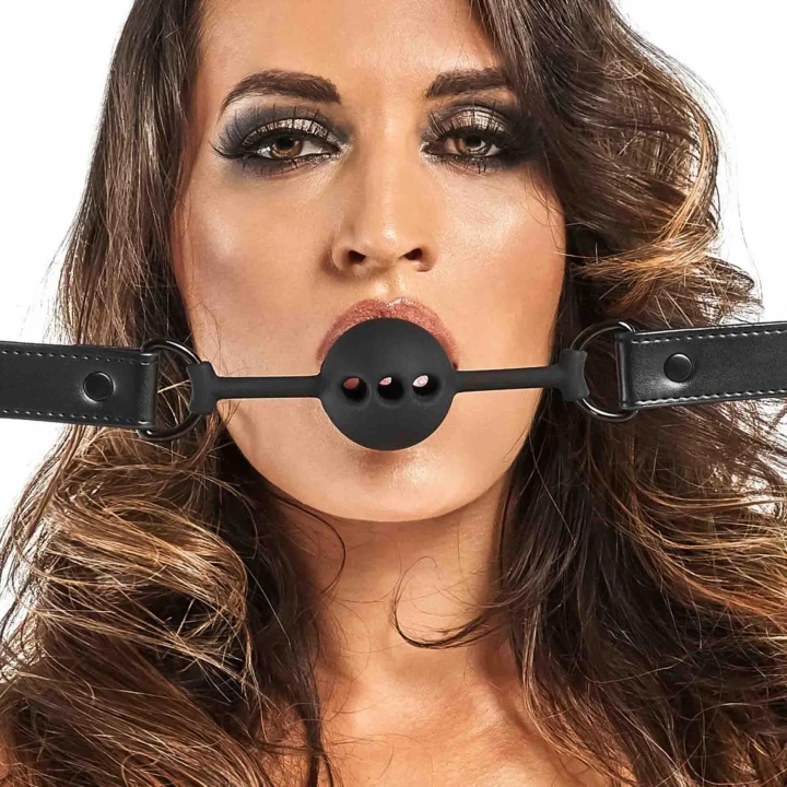 Knebel silikonowy z otworami, regulowany pasek, komfortowy, czarny