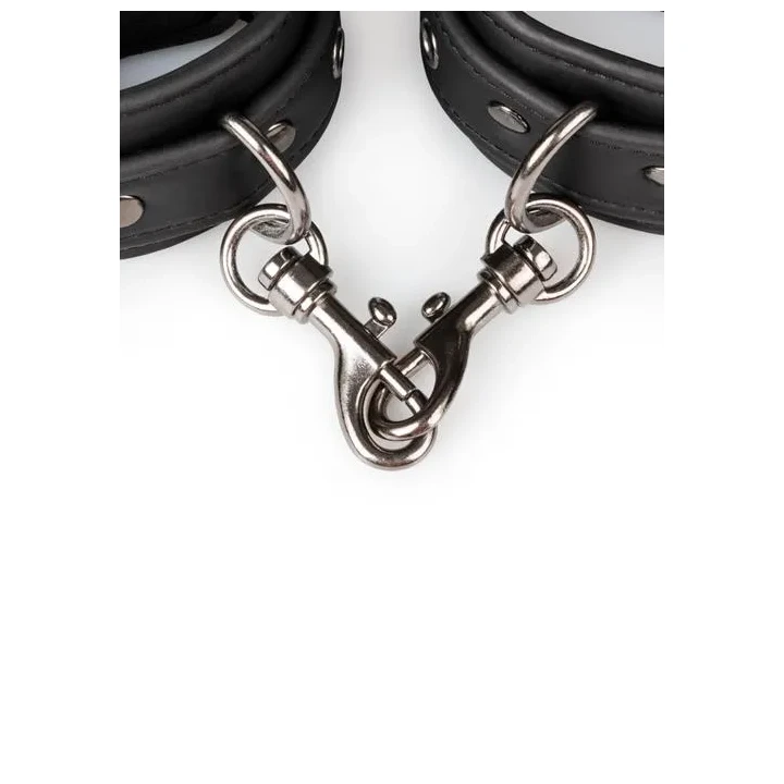 Kajdanki do Niewoli - Regulowane, Ekoskórne Mankiety z Metolowym Łańcuchem - Czarne