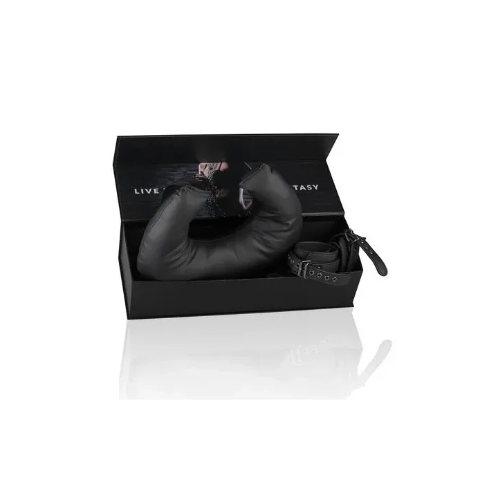 Mankiety i poduszka do zapewnienia komfortowych pozycji w intymnych chwilach