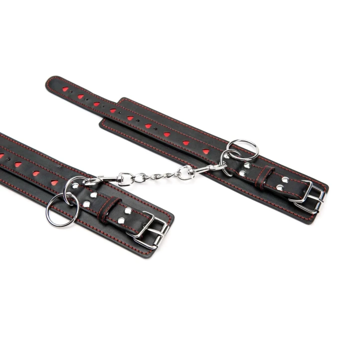 Mankiety na kostki z serduszkami, czarne skórzane Heart Ankle Cuffs, trwałe i stylowe