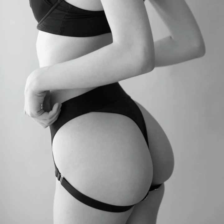 Uprząż bieliźniana Heroine - rozmiar S, elastyczna talia, komfortowy mikrofiber