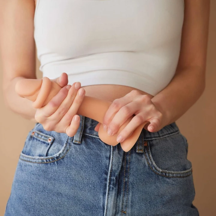 Realistyczne dildo silikonowe z efektem skóry, długość 18 cm, kolor waniliowy