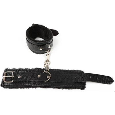 Mankiety fetyszyzmu - Fetish Fever - Czarne z futerkiem, regulowane na nadgarstkach