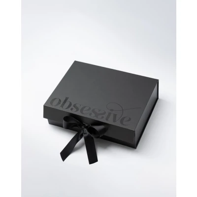 Czarne pudełko prezentowe, elegancki design, matowe wykończenie, luksusowe wykończenie