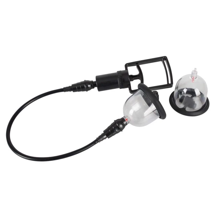 Kubek stymulujący sutki Bad Kitty z wibracjami, 5,7 cm, ręczna pompka, baterie w zestawie