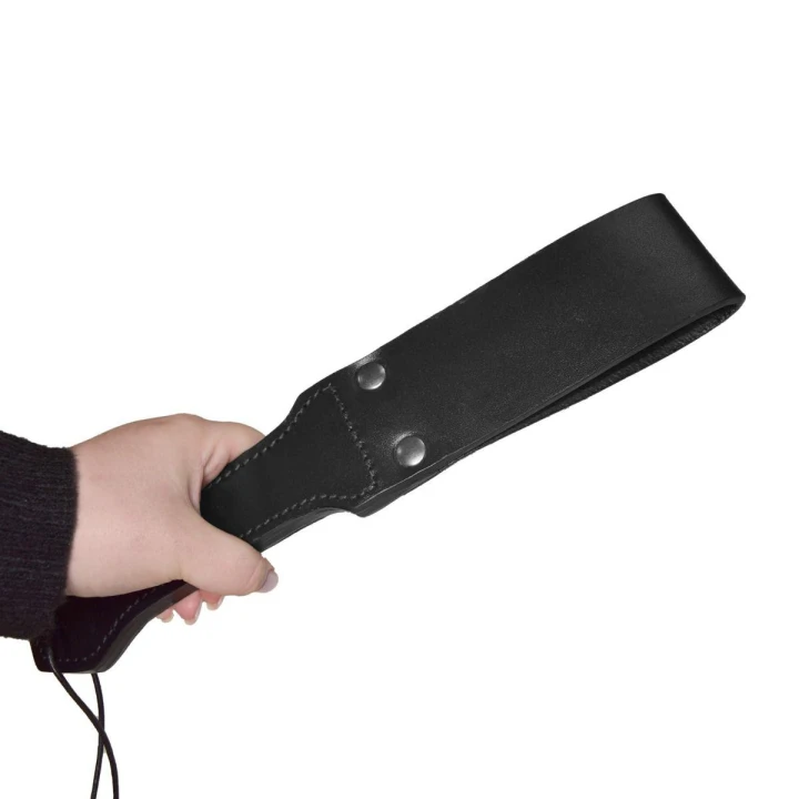 Klepek skórzany Prowler RED – mały, elegancki, precyzyjny akcesorium BDSM