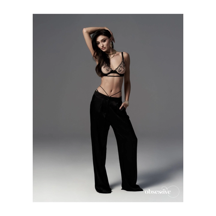 Komplet bielizny OBSESSIVE — haftowany tiul, fiszbiny, regulowane ramiączka