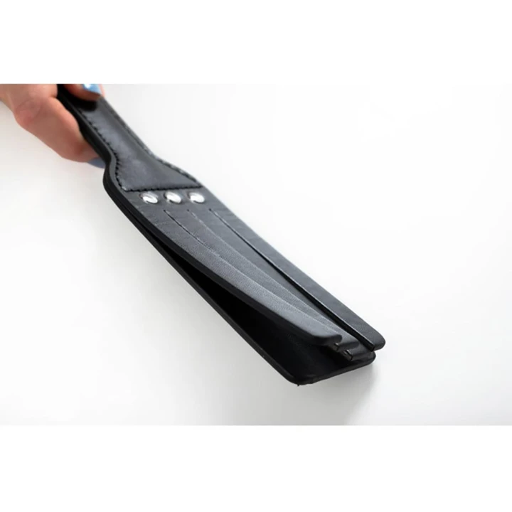 Mini paddle - skórzana, metalowa, kompaktowa do zabaw erotycznych