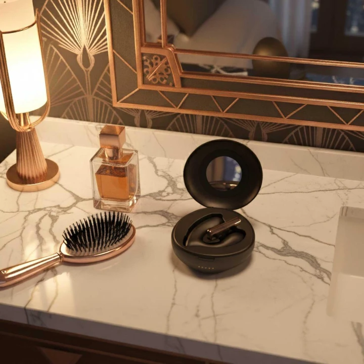 Wibrator do noszenia Rosy Gold - luksusowe etui ładujące, regulowane wibracje, dyskrecja