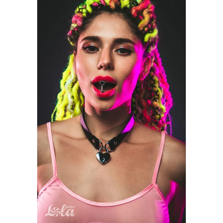 Kołnierz BDSM Lola Games Party Twardy, regulowany PVC, czarny, 35 cm