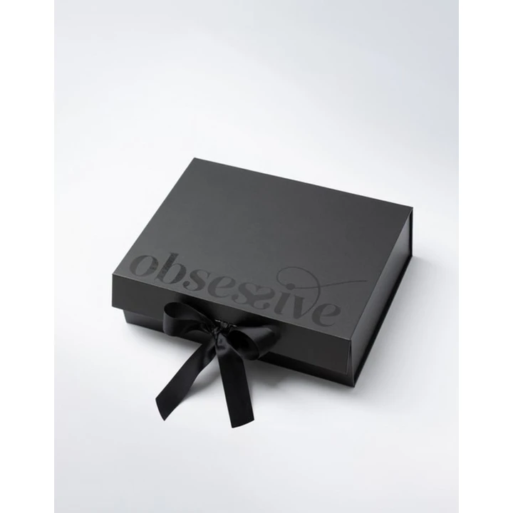 Czarne pudełko prezentowe, elegancki design, matowe wykończenie, luksusowe wykończenie