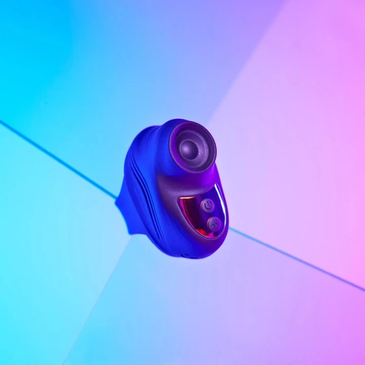 Stymulator łechtaczkowy KISSCOOL - iryzujący indigo, 10 trybów, ładowanie USB