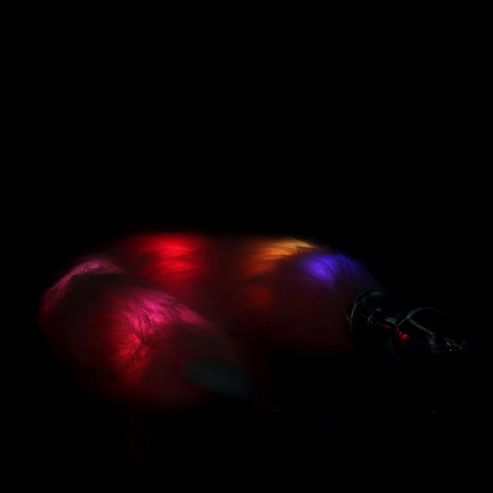 Korek analny z ogonem lisa LED – metalowy, wygodny kształt, ergonomiczny design