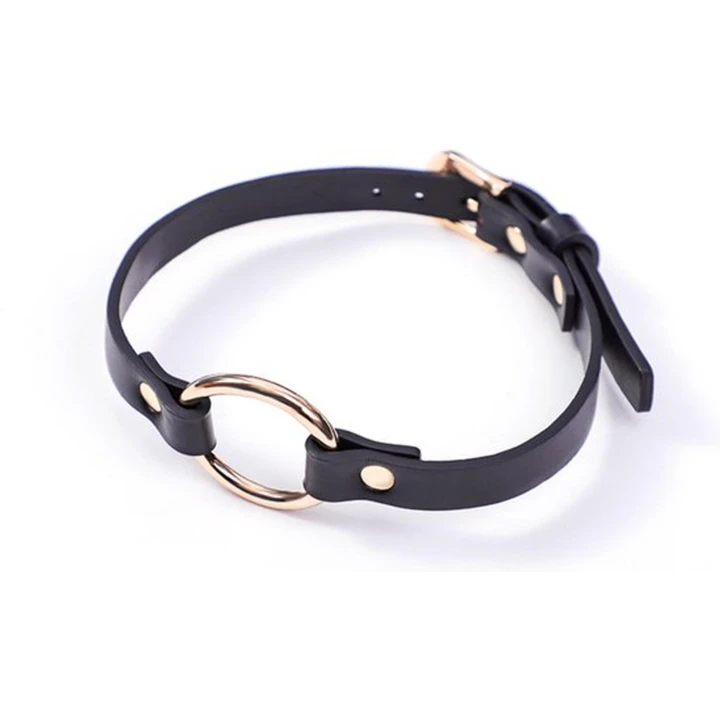 Knebel fetishowy - Fetish Fever, czarny, z regulacją, z otworem, przyjemny w dotyku