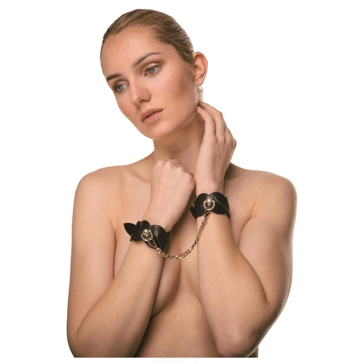 Kajdanki bondage GUILTY PLEASURE – plecionka z wegańskiej skóry, regulowane paski, złote okucia