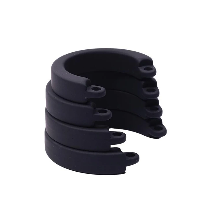Klatka na penisa Silicone Cock Cage – Fantasy Fetish, silikon, metalowy zamek, 4 pierścienie