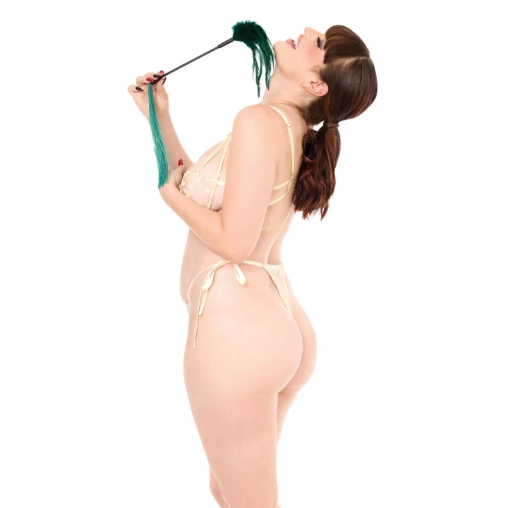 Piórkowy drażniacz (feather tickler) Indica – dwustronny: pióra + silikon, kompaktowy