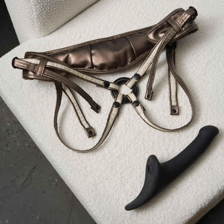 Harnaś harness (uprząż) Desirous – skóra ekologiczna, wymienne silikonowe pierścienie, regulacja