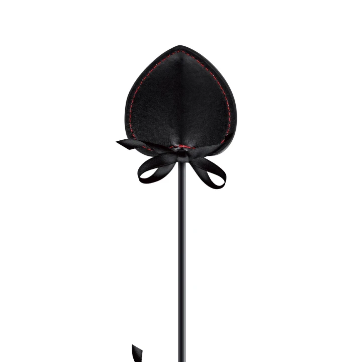 Pejcz BDSM Sweet Caress, czerwono-czarny, skóra syntetyczna, z frędzlami i wstążką